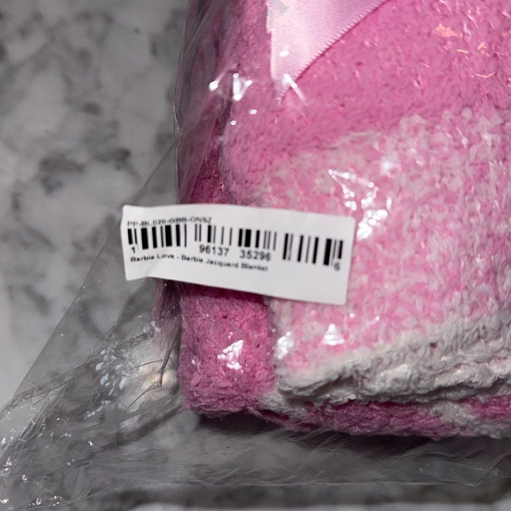 NWT POSH PEANUT BARBIE LOVE LUXE CUDDLE PATOO- JACQUARD BLANKET - Picture 2 of 4